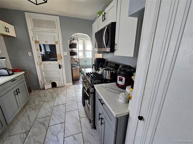 17371 Pennington Drive, Detroit, MI 48221