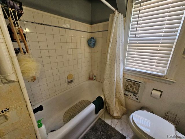 17371 Pennington Drive, Detroit, MI 48221