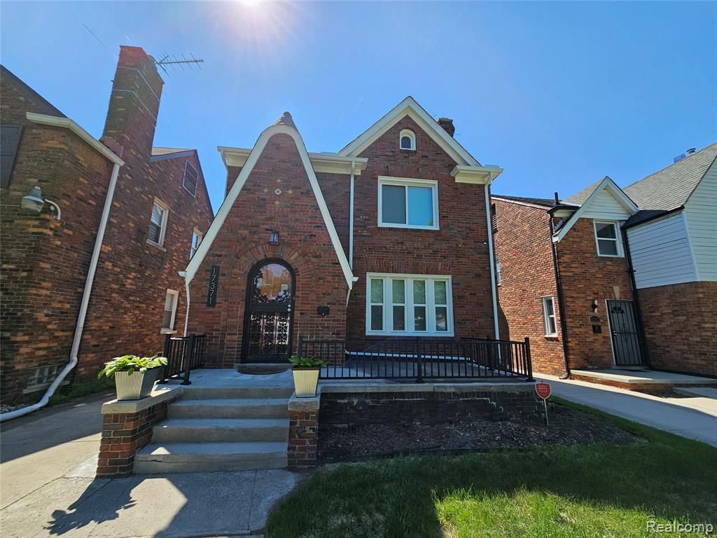 17371 Pennington Drive, Detroit, MI 48221