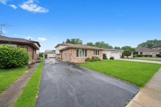 7542 Mason Avenue, Burbank, IL 60459