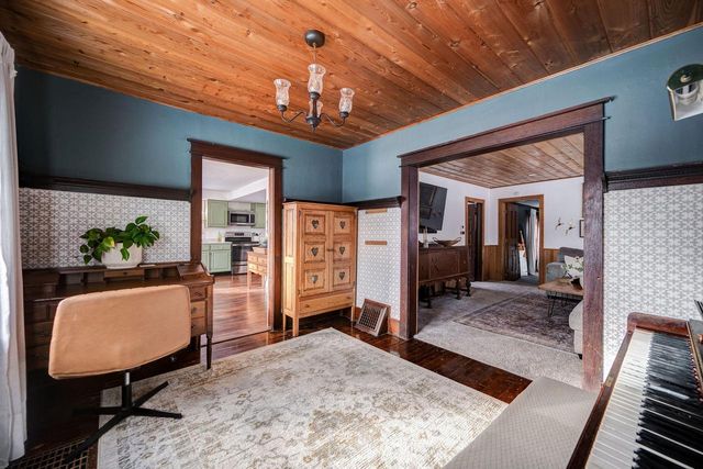 W380N8481 Mill STREET, Oconomowoc, WI 53066