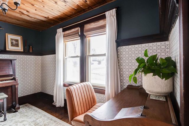 W380N8481 Mill STREET, Oconomowoc, WI 53066