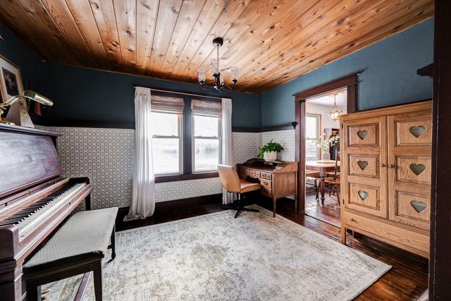 W380N8481 Mill STREET, Oconomowoc, WI 53066