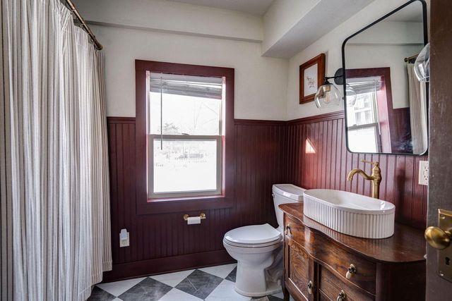 W380N8481 Mill STREET, Oconomowoc, WI 53066