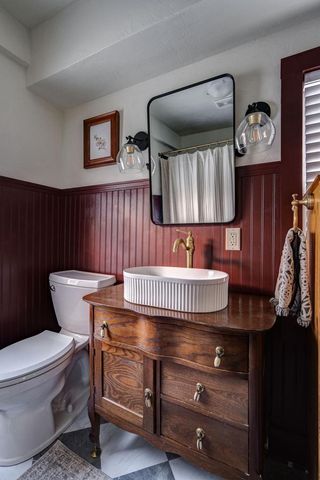 W380N8481 Mill STREET, Oconomowoc, WI 53066