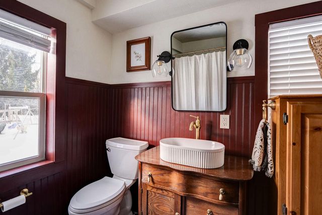 W380N8481 Mill STREET, Oconomowoc, WI 53066