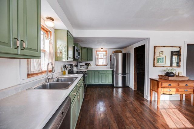 W380N8481 Mill STREET, Oconomowoc, WI 53066