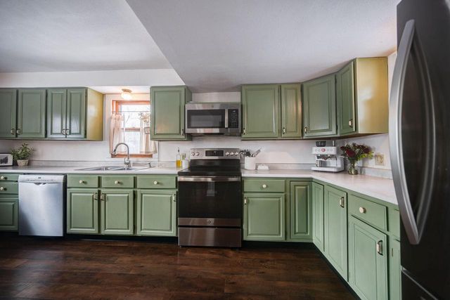 W380N8481 Mill STREET, Oconomowoc, WI 53066