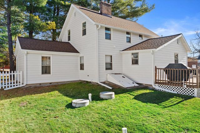 W380N8481 Mill STREET, Oconomowoc, WI 53066