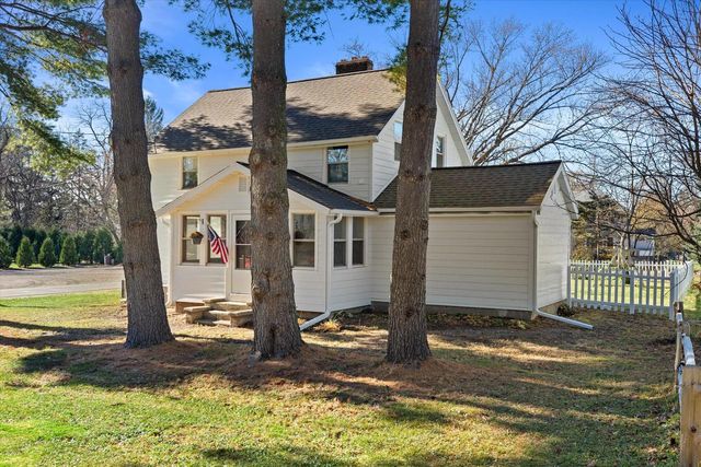 W380N8481 Mill STREET, Oconomowoc, WI 53066