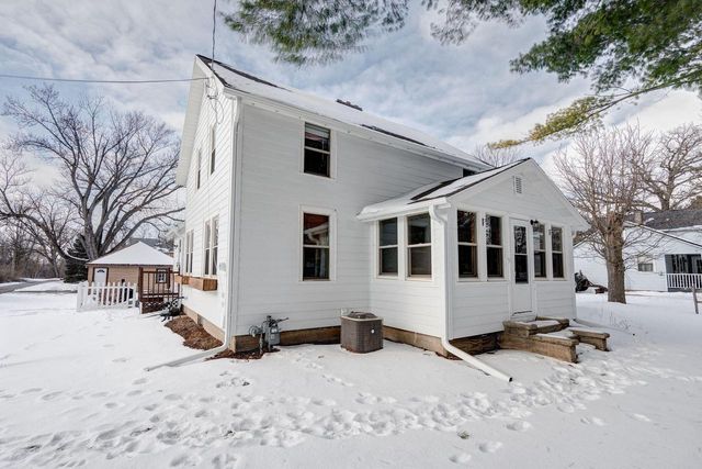 W380N8481 Mill STREET, Oconomowoc, WI 53066