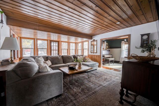 W380N8481 Mill STREET, Oconomowoc, WI 53066