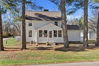 W380N8481 Mill STREET, Oconomowoc, WI 53066