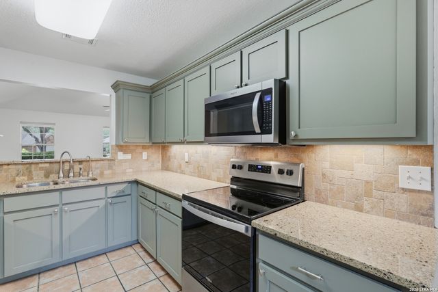 602 SUMMERWOOD DR, New Braunfels, TX 78130