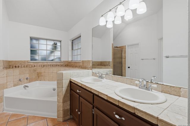 602 SUMMERWOOD DR, New Braunfels, TX 78130