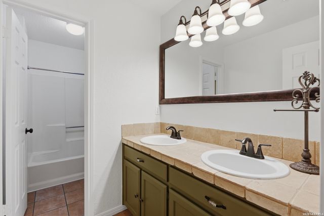 602 SUMMERWOOD DR, New Braunfels, TX 78130