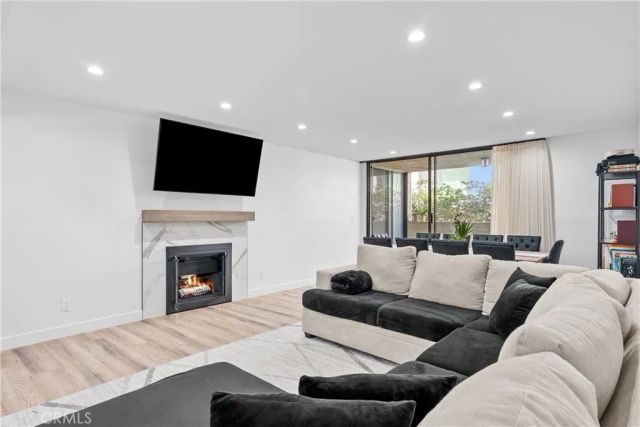 5325 Lindley Avenue 106, Tarzana, CA 91356