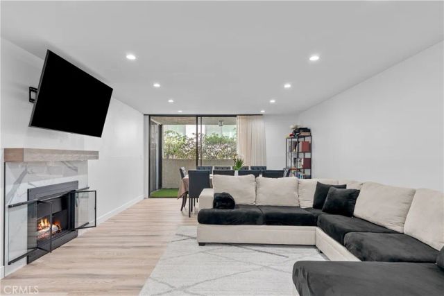 5325 Lindley Avenue 106, Tarzana, CA 91356