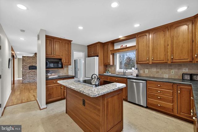 8423 LOCK LN, Warrenton, VA 20186