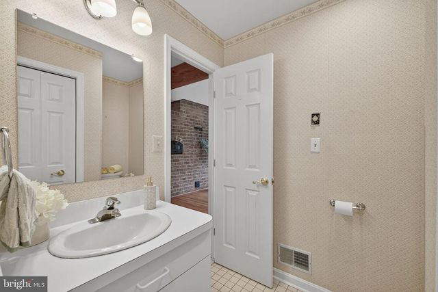 8423 LOCK LN, Warrenton, VA 20186