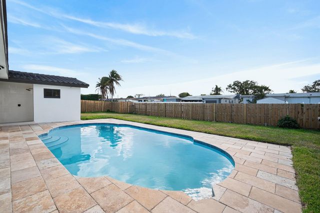 1800 N 54th Avenue, Hollywood, FL 33021