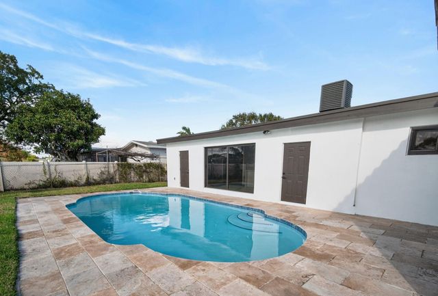 1800 N 54th Avenue, Hollywood, FL 33021