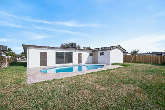 1800 N 54th Avenue, Hollywood, FL 33021