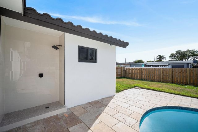 1800 N 54th Avenue, Hollywood, FL 33021