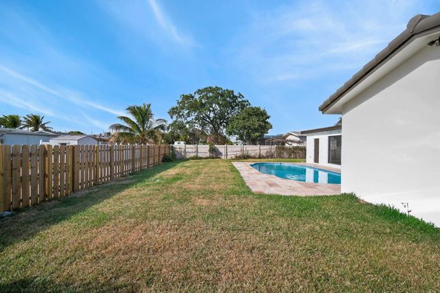 1800 N 54th Avenue, Hollywood, FL 33021