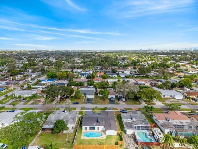1800 N 54th Avenue, Hollywood, FL 33021