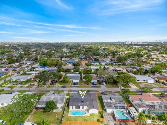 1800 N 54th Avenue, Hollywood, FL 33021