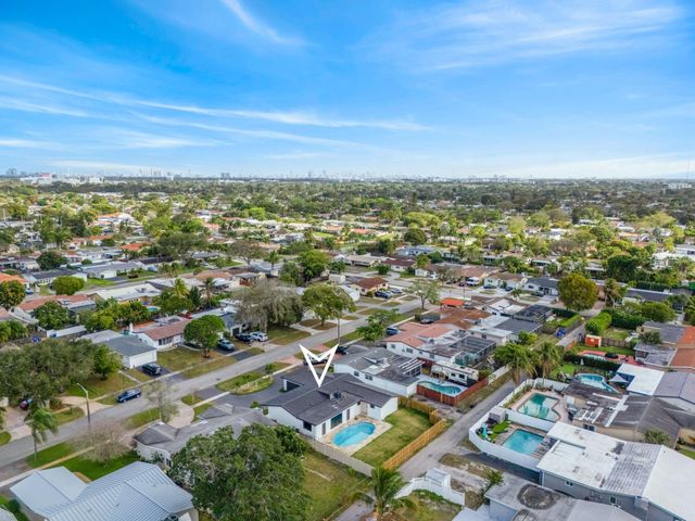 1800 N 54th Avenue, Hollywood, FL 33021