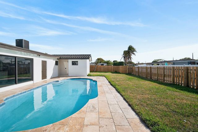 1800 N 54th Avenue, Hollywood, FL 33021