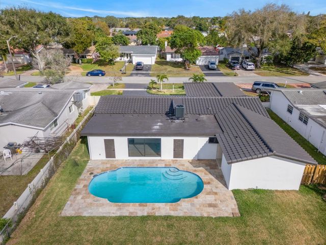 1800 N 54th Avenue, Hollywood, FL 33021