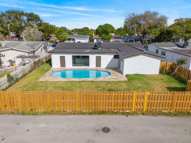 1800 N 54th Avenue, Hollywood, FL 33021