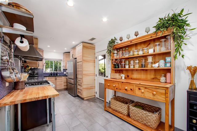 21367 Rizzo Ave, Castro Valley, CA 94546