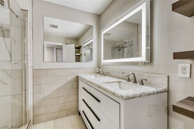 304 Orland Street 38, Las Vegas, NV 89107