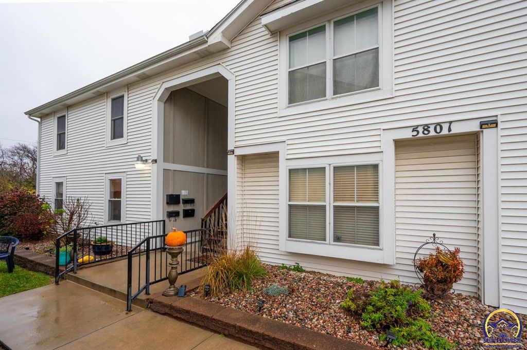 5801 SW 22nd Ter Unit 1, Main floor, Topeka, KS 66614