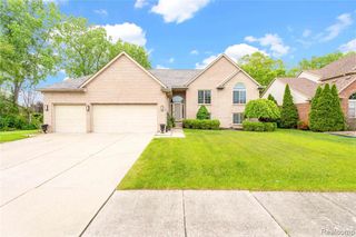 19821 Woodview Drive, Clinton Township, MI 48038