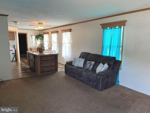 312 BLUE JAY DR, Red Lion, PA 17356
