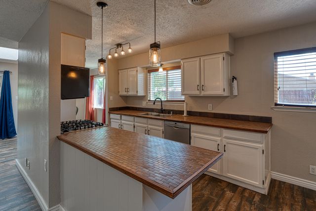 123 ORTEGA Road NW, Albuquerque, NM 87114