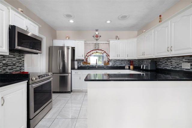 204 Reservoir Avenue, Lincoln, RI 02865