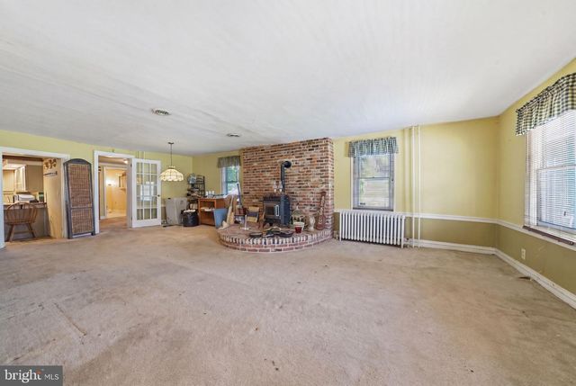 7458 S MAIN ST, Coopersburg, PA 18036