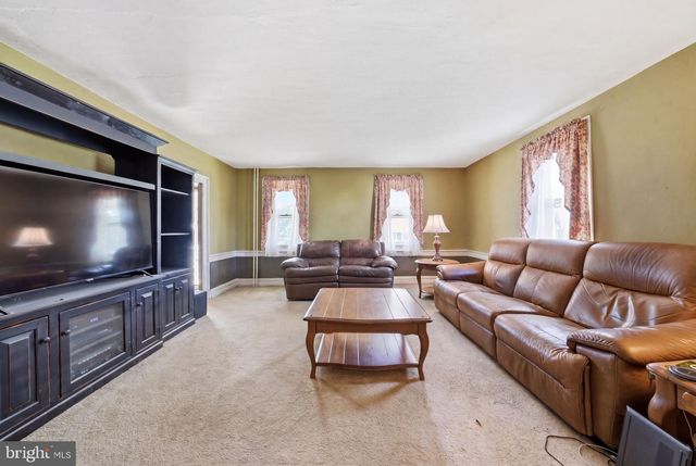 7458 S MAIN ST, Coopersburg, PA 18036