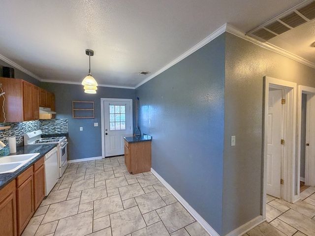 400 S 1st, Alpine, TX 79830