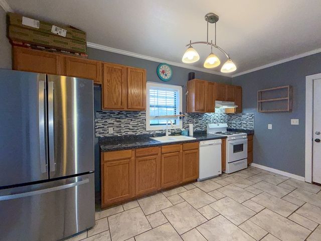 400 S 1st, Alpine, TX 79830