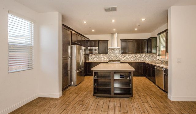 8434 Stellata Ln, Elk Grove, CA 95758