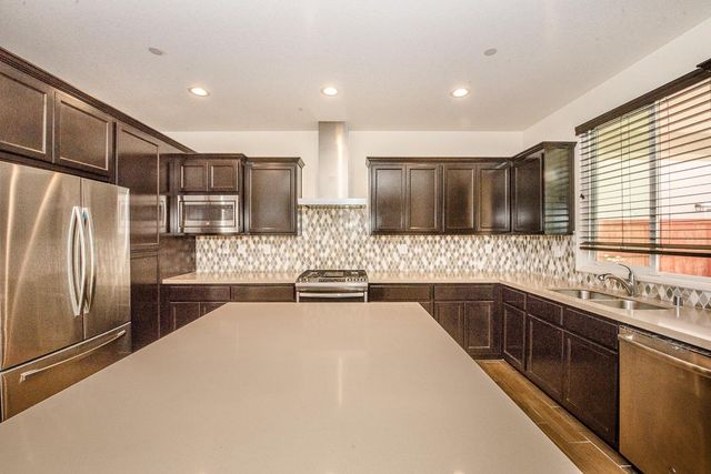 8434 Stellata Ln, Elk Grove, CA 95758