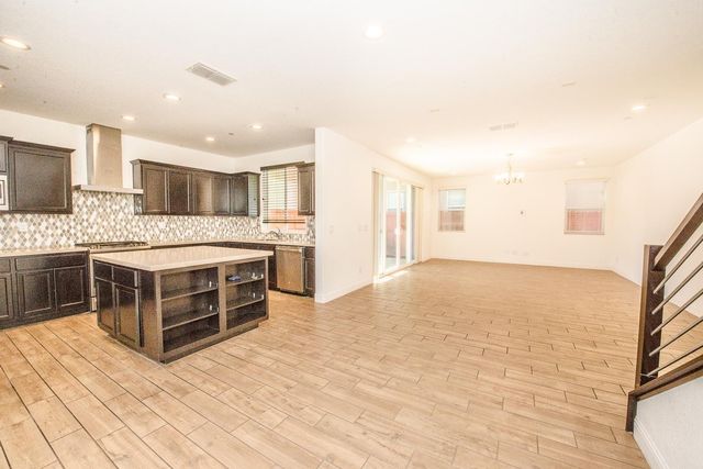 8434 Stellata Ln, Elk Grove, CA 95758