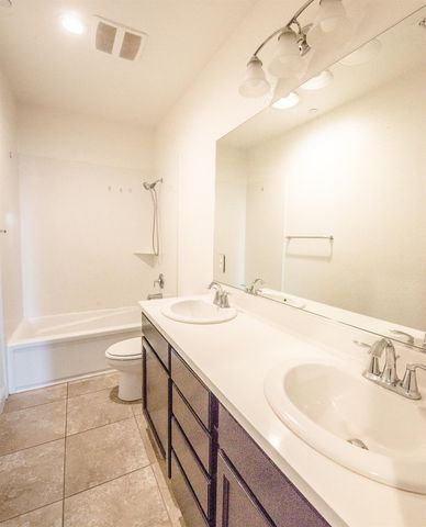 8434 Stellata Ln, Elk Grove, CA 95758